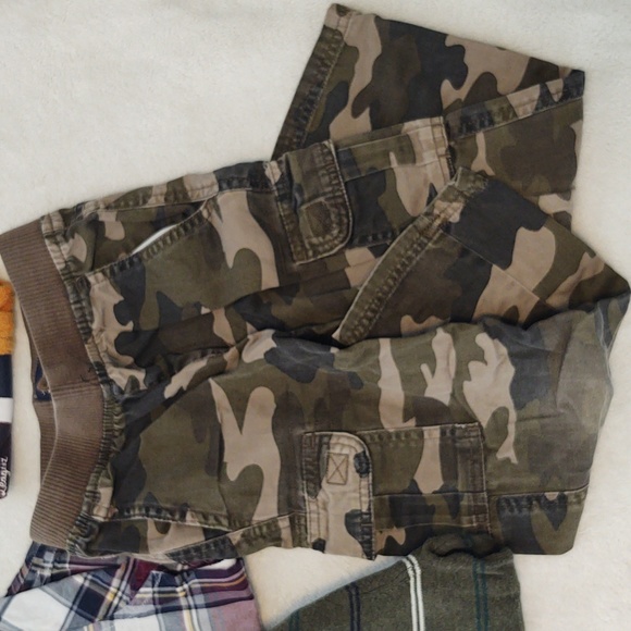 Lot boys size 4 bundle cargo  camo pants, long T, 2 dress shirts & 2 sweaters - Picture 2 of 9